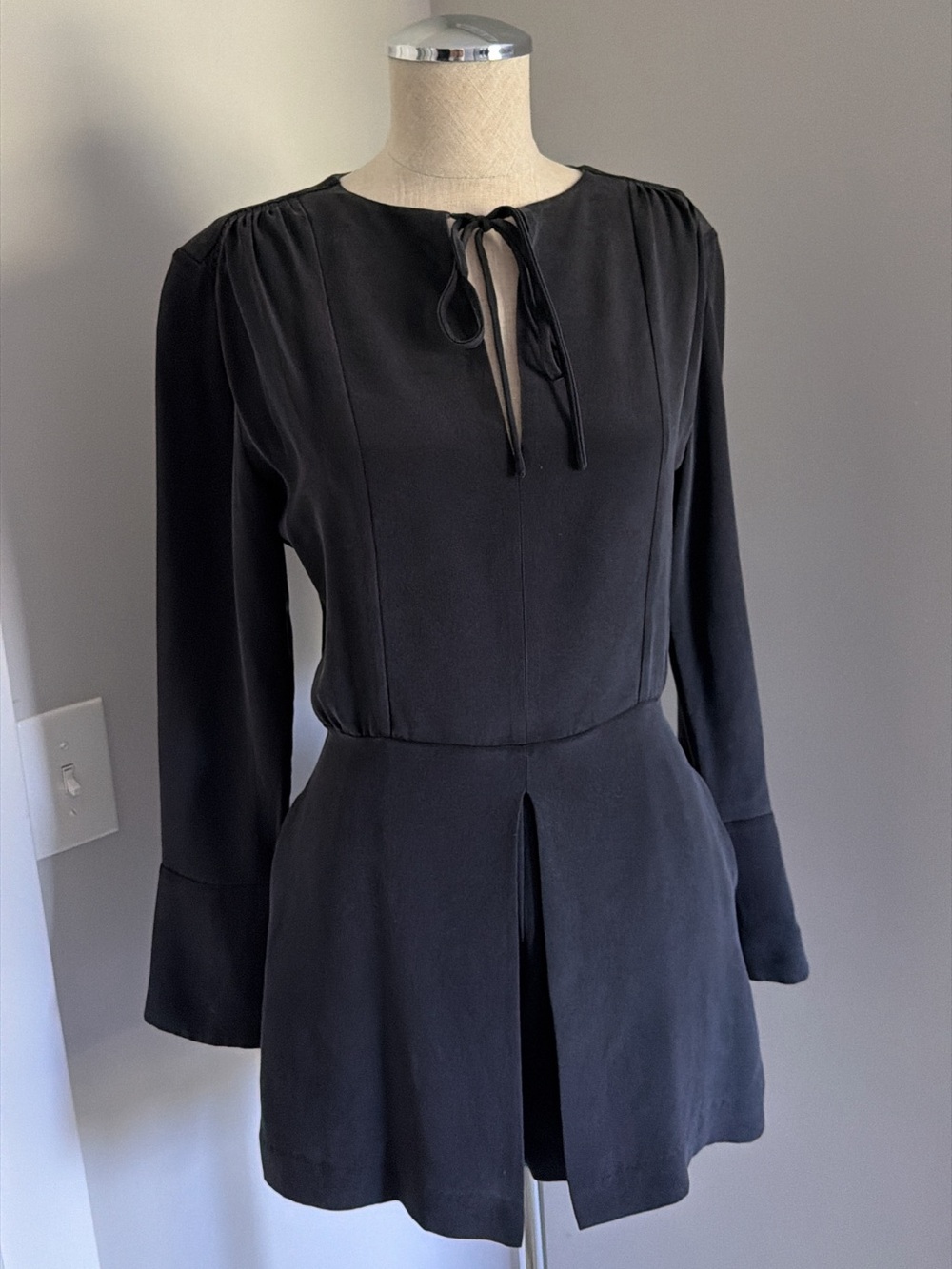 Derek Lam Women's Black 100% Silk Long Sleeve Tie-Neck Romper Size 2
